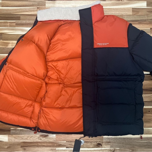 Large two-toned Armani Exchange puffer jacket. Never been used, tags attached. - Picture 7 of 8